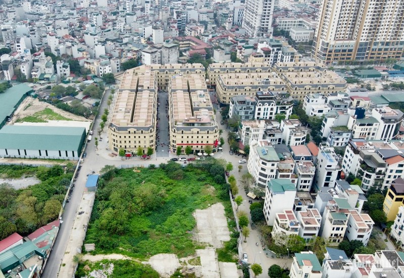 Ha Noi: Du an nha o xa hoi hang nghin m2 dang... ‘nuoi co’-Hinh-10