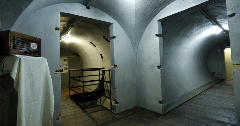	Đột nhập hầm ngầm tuyệt mật của bạn thân Hitler trong thế chiến 2