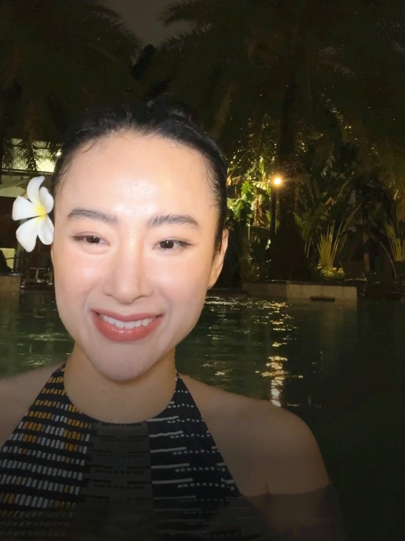 Giua on ao “long ngon”, Angela Phuong Trinh bat ngo livestream