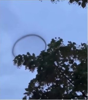 Bi an vong tron mau den nghi UFO xuat hien o Berlin-Hinh-3