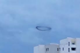 Bi an vong tron mau den nghi UFO xuat hien o Berlin-Hinh-8