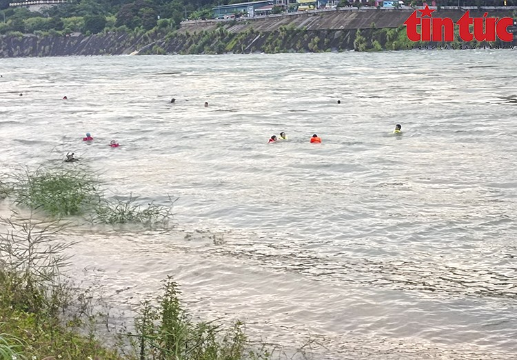 Thuy dien Hoa Binh xa lu, nguoi dan van di tam song Da-Hinh-4