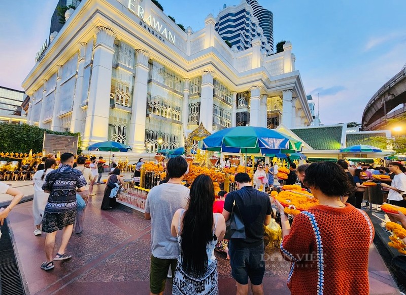 Bi an chua loi giai ve Den Erawan cua nguoi Thai