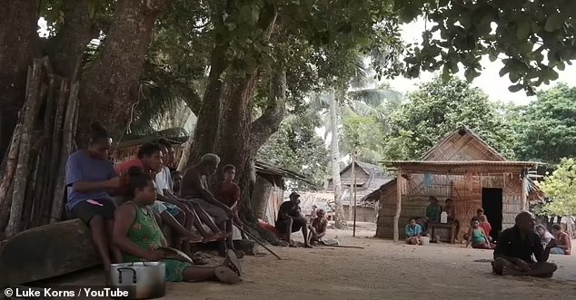 Cuộc sống ở hòn đảo không dùng tiền, không điện - Hình 7 Cuoc song o hon dao khong dung tien, khong dien-Hinh-7