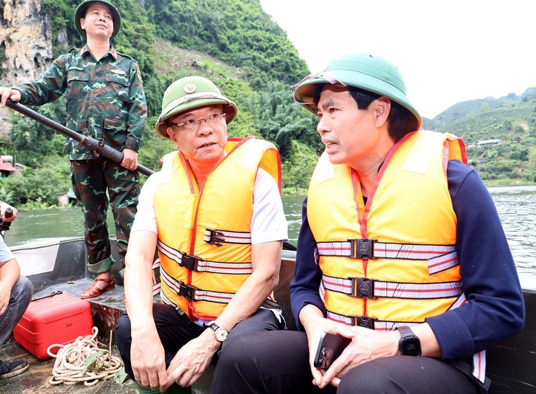 View - 	Phó Thủ tướng Lê Thành Long kiểm tra mưa lũ ở Sơn La