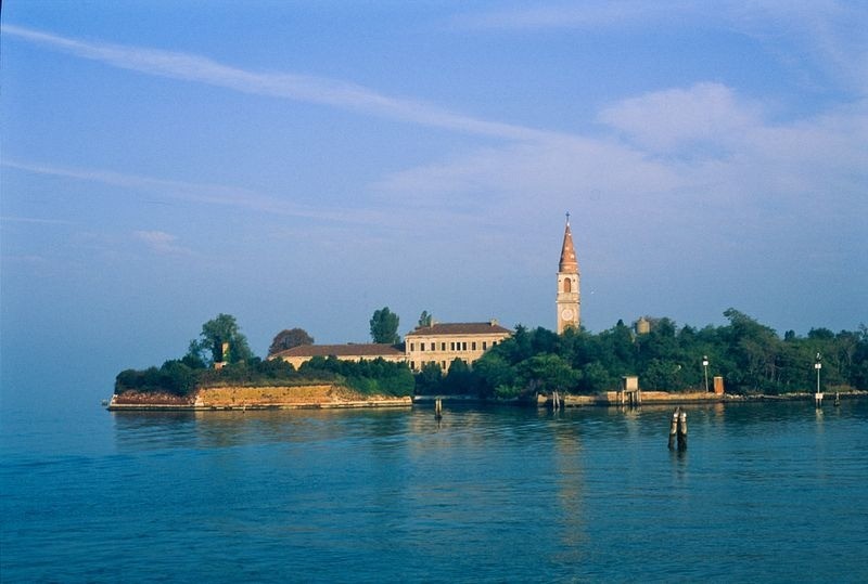 'Qua khu chet choc' cua hon dao bi bo hoang o Italy-Hinh-2