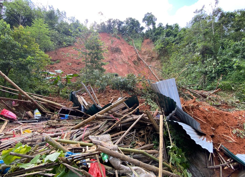 Nan nhan vu sat lo o Cao Bang: 'Chau mat, nha sap...'-Hinh-14