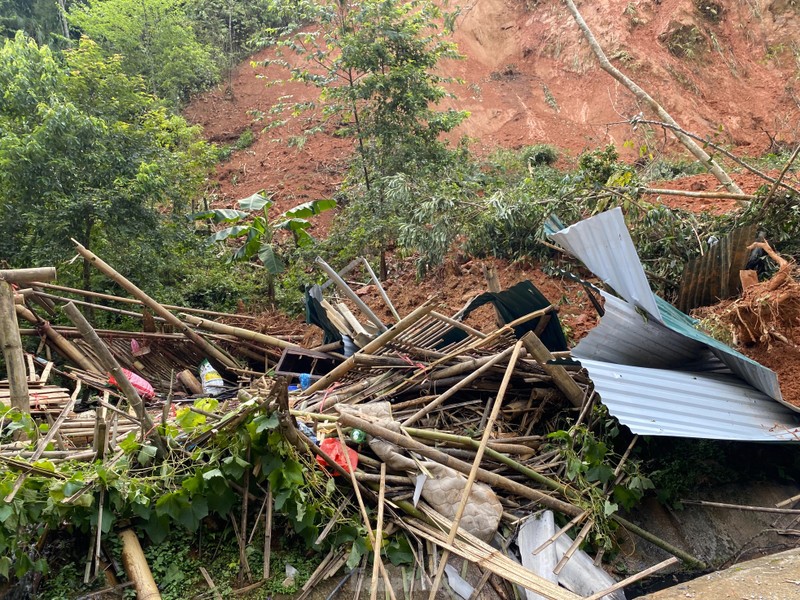 Nan nhan vu sat lo o Cao Bang: 'Chau mat, nha sap...'-Hinh-15