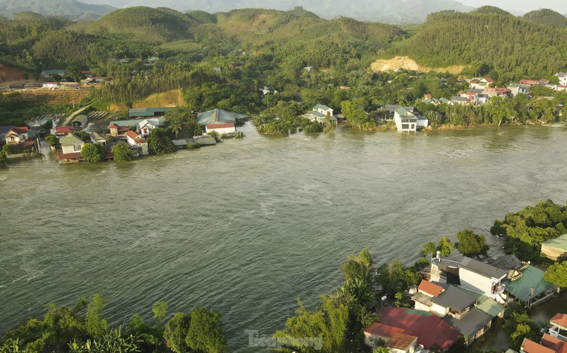 Nuoc thuong nguon do ve ho Thac Ba da giam manh-Hinh-4