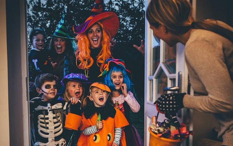 View - 	Thú vị phong tục cho kẹo hay bị ghẹo trong Halloween