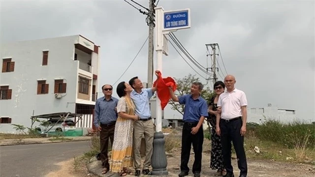 Gia dinh co 4 nghe si duoc dat ten duong o Da Nang