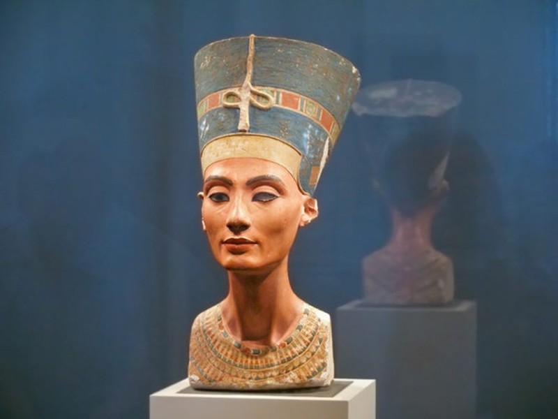 Boi roi chi tiet 'la' tren mat na vang cua pharaoh Ai Cap-Hinh-9