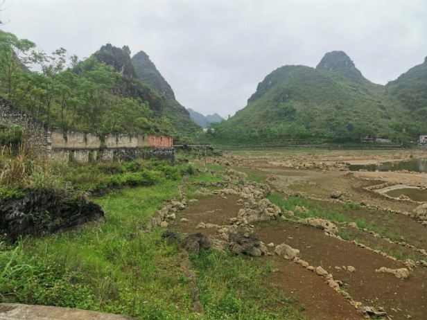 Ho nuoc 'boc hoi' bi an sau tieng dong lon trong dem-Hinh-3