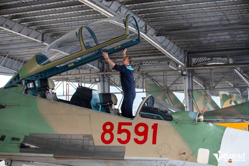 Tiet lo man bieu dien doc dao cua Su-30MK2 tai trien lam Quoc phong-Hinh-2