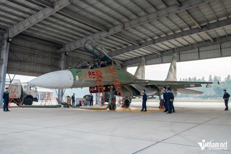 Tiet lo man bieu dien doc dao cua Su-30MK2 tai trien lam Quoc phong-Hinh-3