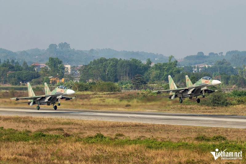 Tiet lo man bieu dien doc dao cua Su-30MK2 tai trien lam Quoc phong-Hinh-7