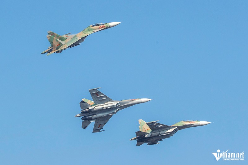 Tiet lo man bieu dien doc dao cua Su-30MK2 tai trien lam Quoc phong-Hinh-9