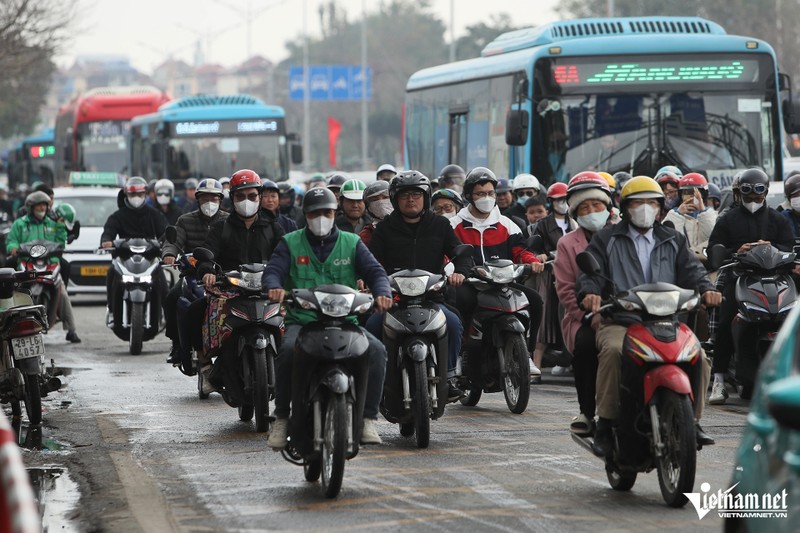 Cua ngo Ha Noi dong duc phuong tien tro lai chieu mung 4 Tet-Hinh-5