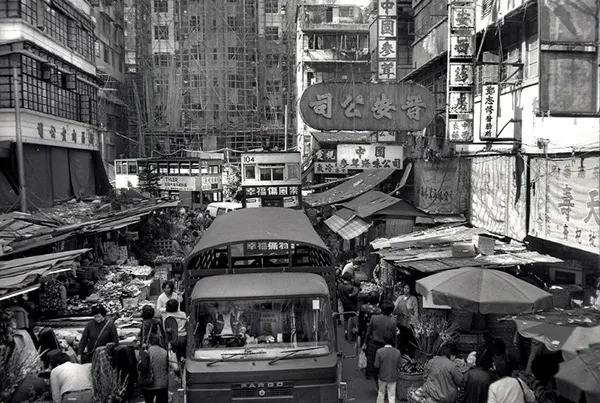 View - 	Ảnh hiếm về cuộc sống hối hả ở Hong Kong năm 1980