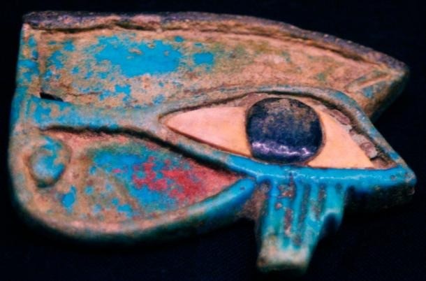 Vì sao nhiều mộ cổ Ai Cập có hình ảnh “Mắt thần Horus"? - Hình 3 Vi sao nhieu mo co Ai Cap co hinh anh “Mat than Horus