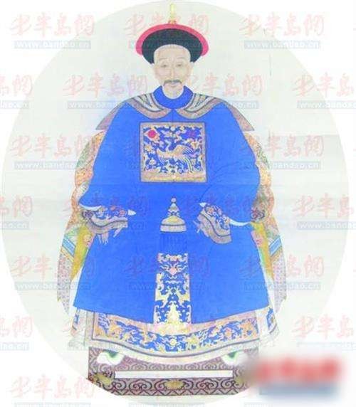 Ngoài đời thực Lưu Dung có thực sự bị gù? - Hình 4 Ngoai doi thuc Luu Dung co thuc su bi gu?-Hinh-4