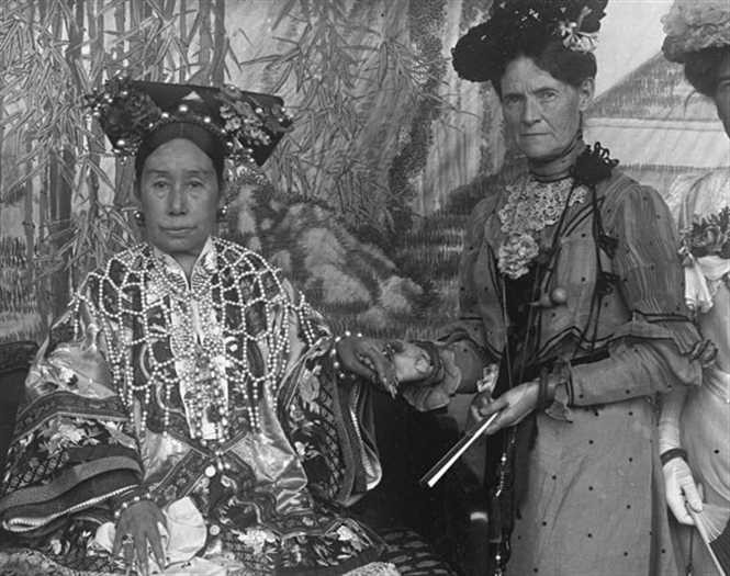 Bi an ben trong bao vat cua Tu Hi Thai hau bi 