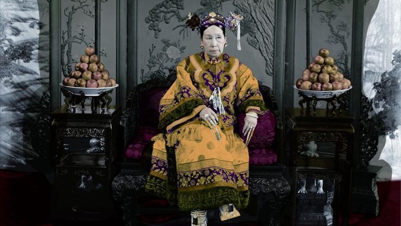 Bi an ben trong bao vat cua Tu Hi Thai hau bi 
