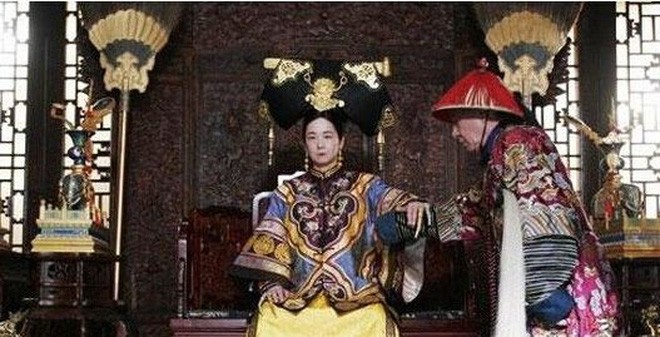 Bi an ben trong bao vat cua Tu Hi Thai hau bi 