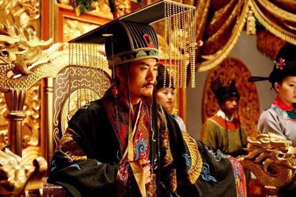 Thai giam giup hoang de Trung Quoc tiet che ham muon the nao?