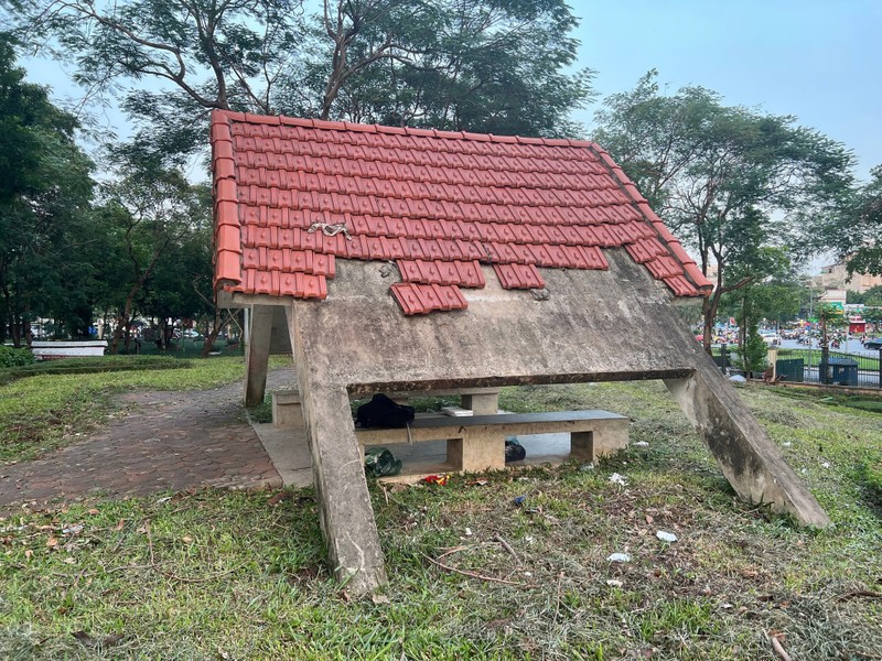 Khung canh nhech nhac, xuong cap tai hai cong vien lon o Ha Noi-Hinh-13