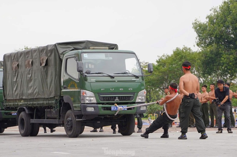 Man nhan cac man dien tap chong khung bo cua luc luong cong an-Hinh-10