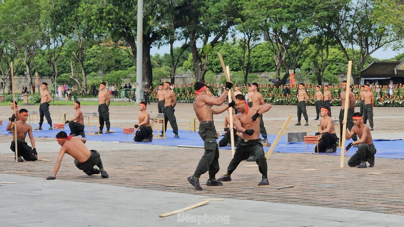 Man nhan cac man dien tap chong khung bo cua luc luong cong an-Hinh-20