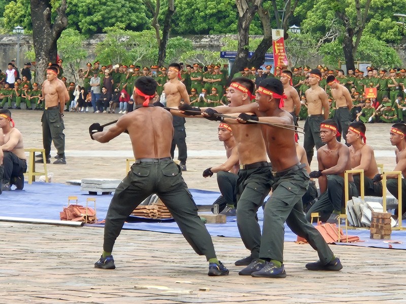 Man nhan cac man dien tap chong khung bo cua luc luong cong an-Hinh-21