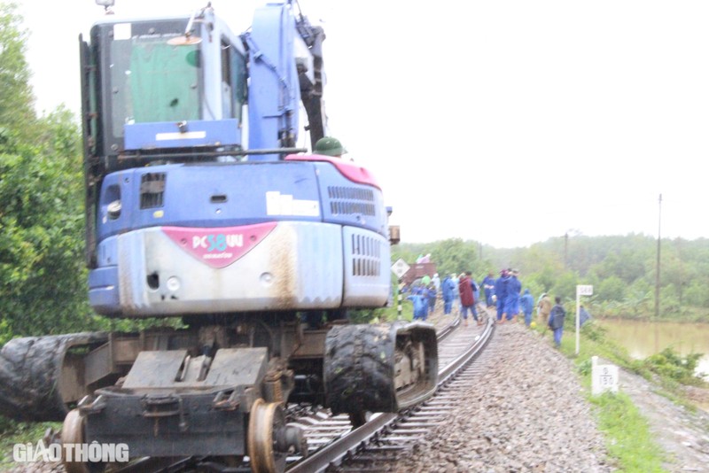 Sat lo duong sat o Quang Tri, 150 cong nhan dam mua khac phuc-Hinh-2