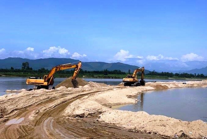 Quang Ngai: Binh Minh Mien Trung trung dau gia mo cat 380 ty