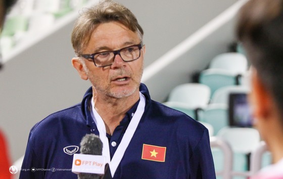 HLV Troussier: “U23 Viet Nam dang tung buoc cai thien“