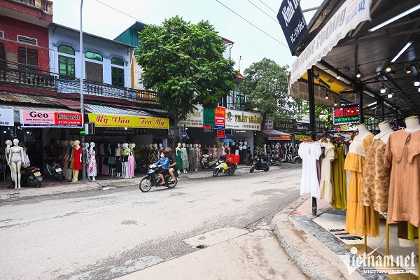 Cho thoi trang lon nhat Ha Noi e am chua tung thay