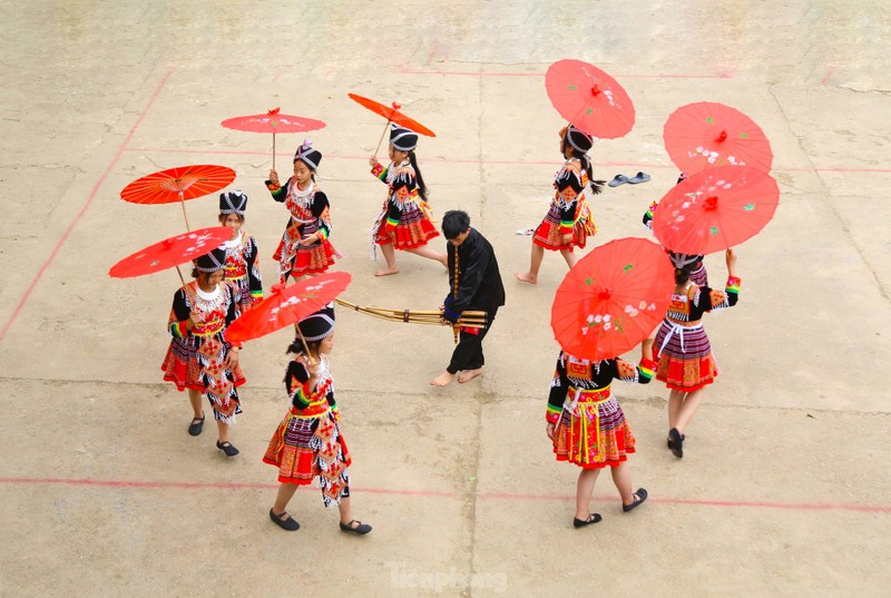 Xem gia lang, nghe nhan day tre nho thoi khen, det vai