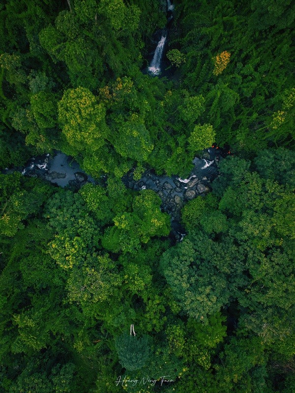 Dong suoi gan Ha Noi co ten dang so, hut khach toi tron nong