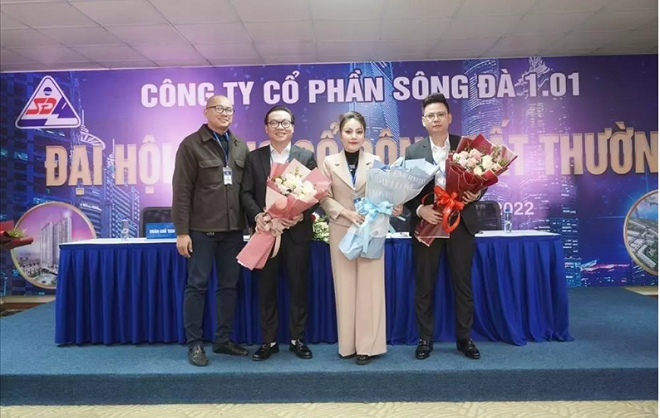 Vi sao vo ca si Khanh Phuong huy cuoc hop DHDCD Song Da 1.01 ngay 28/6?