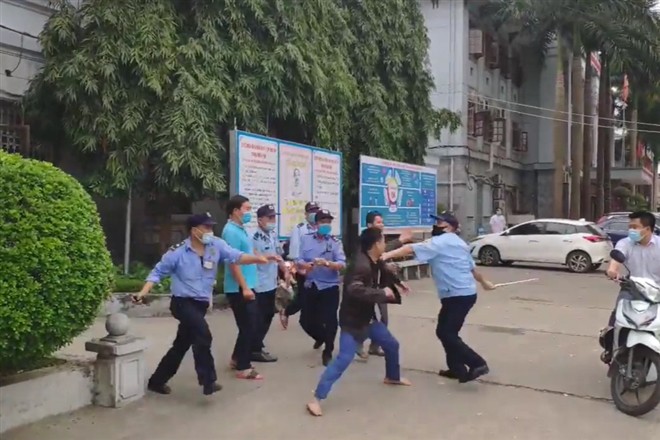 Trieu tap nhom bao ve Benh vien Tuyen Quang hon chien voi nguoi dan