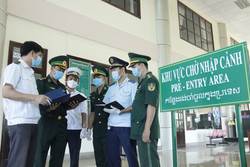 COVID-19 hoanh hanh, tinh nao van kien co truoc vi rut chet nguoi?-Hinh-9