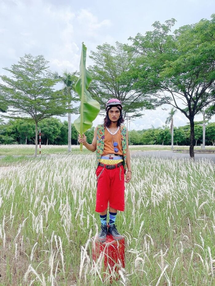 Mac Van Khoa khien dan mang “cuoi ngat” khi cosplay Den Vau phien ban “sieu lay sieu bua“