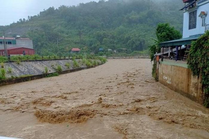 Mua lu lon gay ngap lut, sat lo tai Lao Cai-Hinh-3