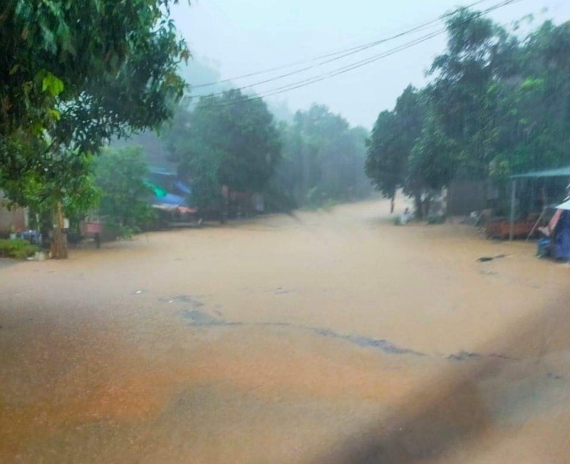 Mua lu lon gay ngap lut, sat lo tai Lao Cai-Hinh-8