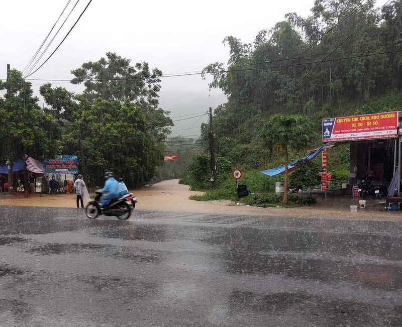 Mua lu lon gay ngap lut, sat lo tai Lao Cai