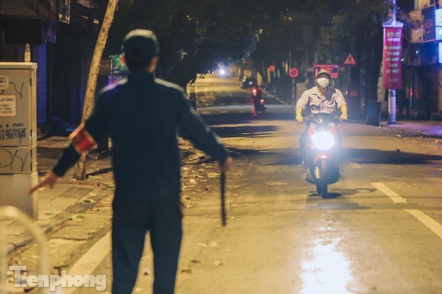 Xuyen dem kiem tra ly do nguoi dan Thu do ra duong-Hinh-14