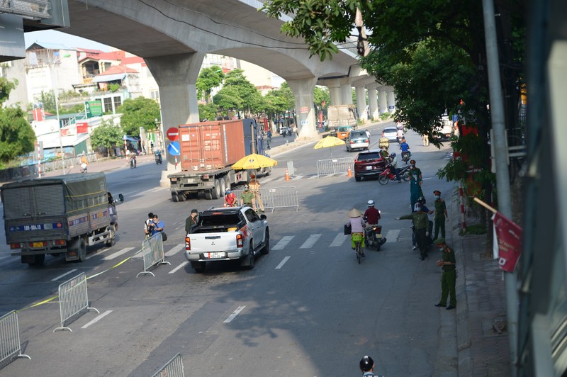 Bi thu, Chu tich Ha Noi thi sat cac chot kiem dich moi-Hinh-12