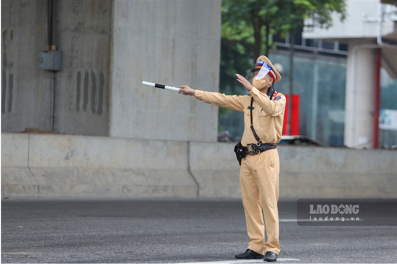 Ha Noi: Nguoi ra duong van dong, hau het dung giay di duong cu-Hinh-6