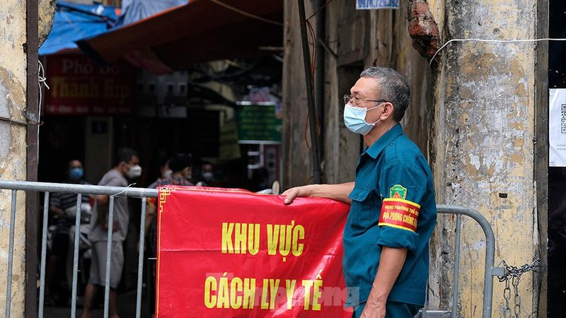 Ha Noi: Quan Dong Da lap 'mat than' kiem soat COVID-19-Hinh-8